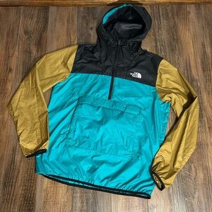 The North Face Windbreaker size M